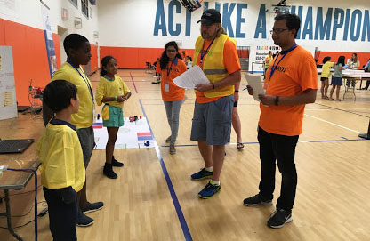 Judges scoring WeDo Open team on entry